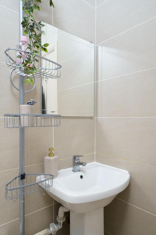 Gorgeous Apartment Wood Green Palmers Green Kültér fotó